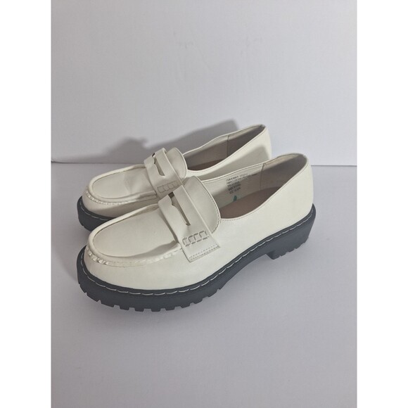 Torrid Chunky Lugg Sole Platform Penny Loafers Sz 9 Wide Width White Preppy - Picture 4 of 11